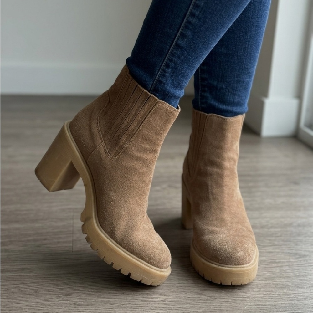 DOLCE VITA Caster H2O Booties in Dune Suede Size: 7.5